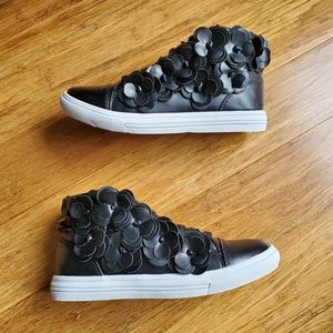 Girl Coco sneaker flower accent